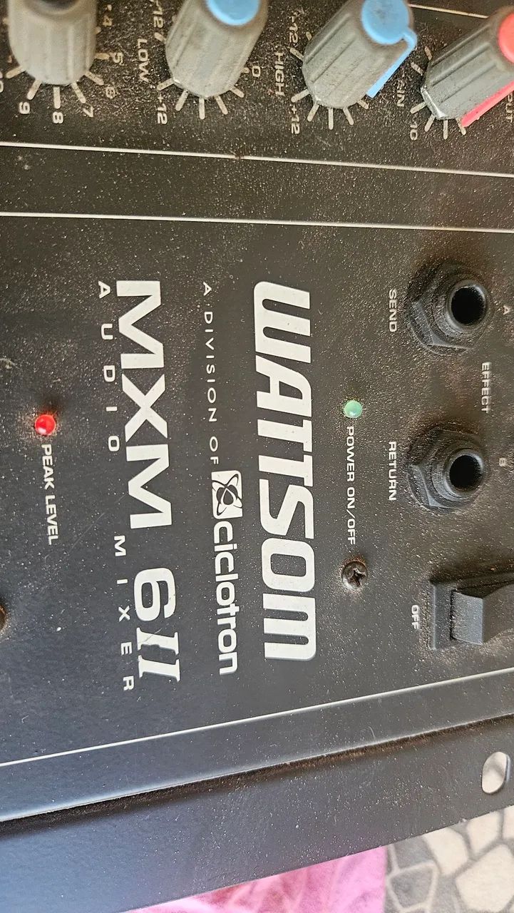 Mesa Som Wattsom modelo Mxm6ii
