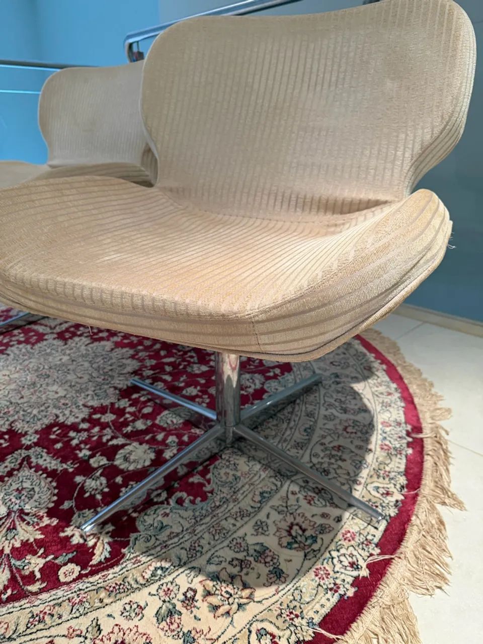 2 Cadeiras encapadas de sala de estar  - Foto 3