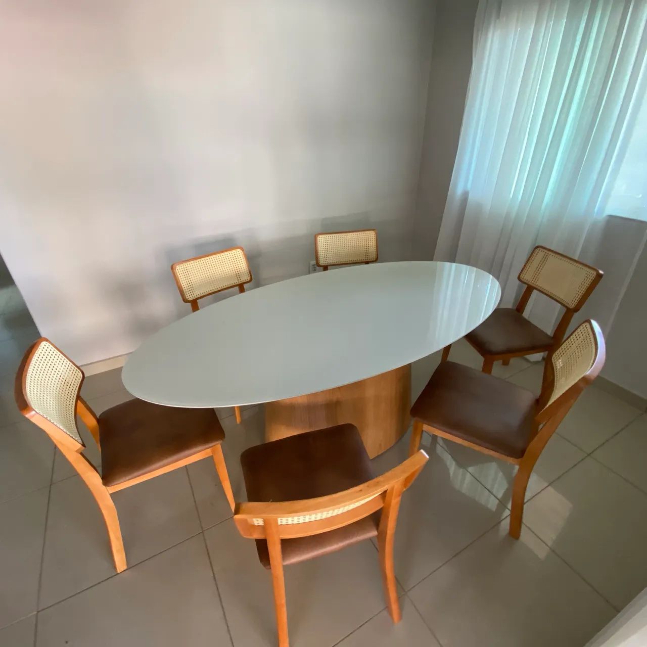 Conjunto de cadeiras e mesa oval madeira maciça  - Foto 3