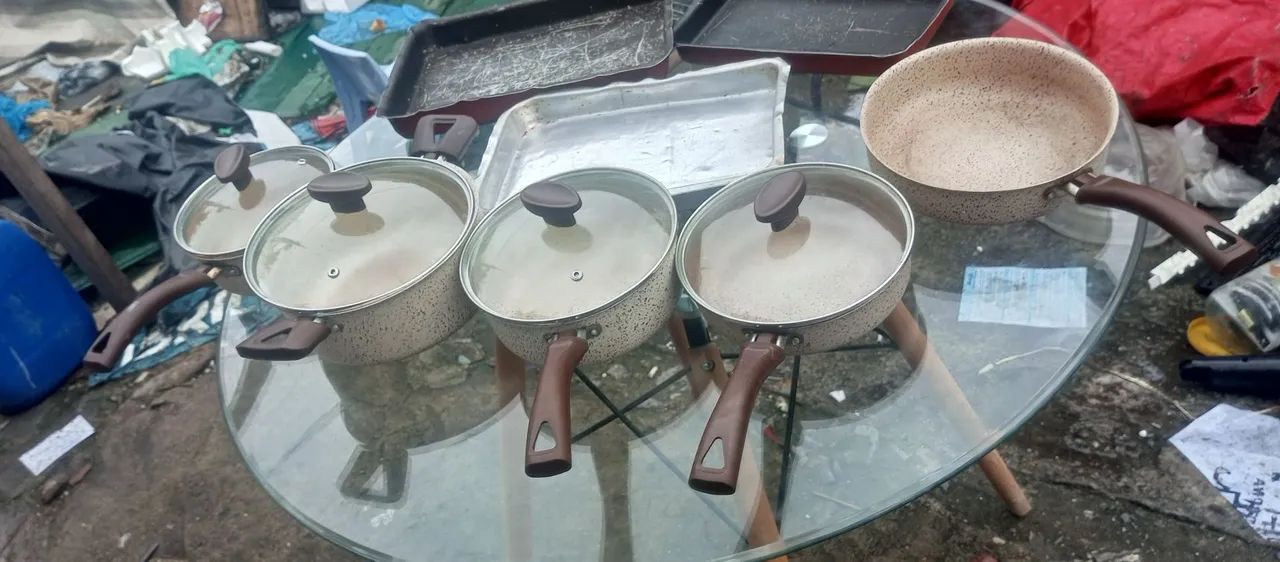 Vendo panelas e tabuleiro para saí agora  - Foto 3