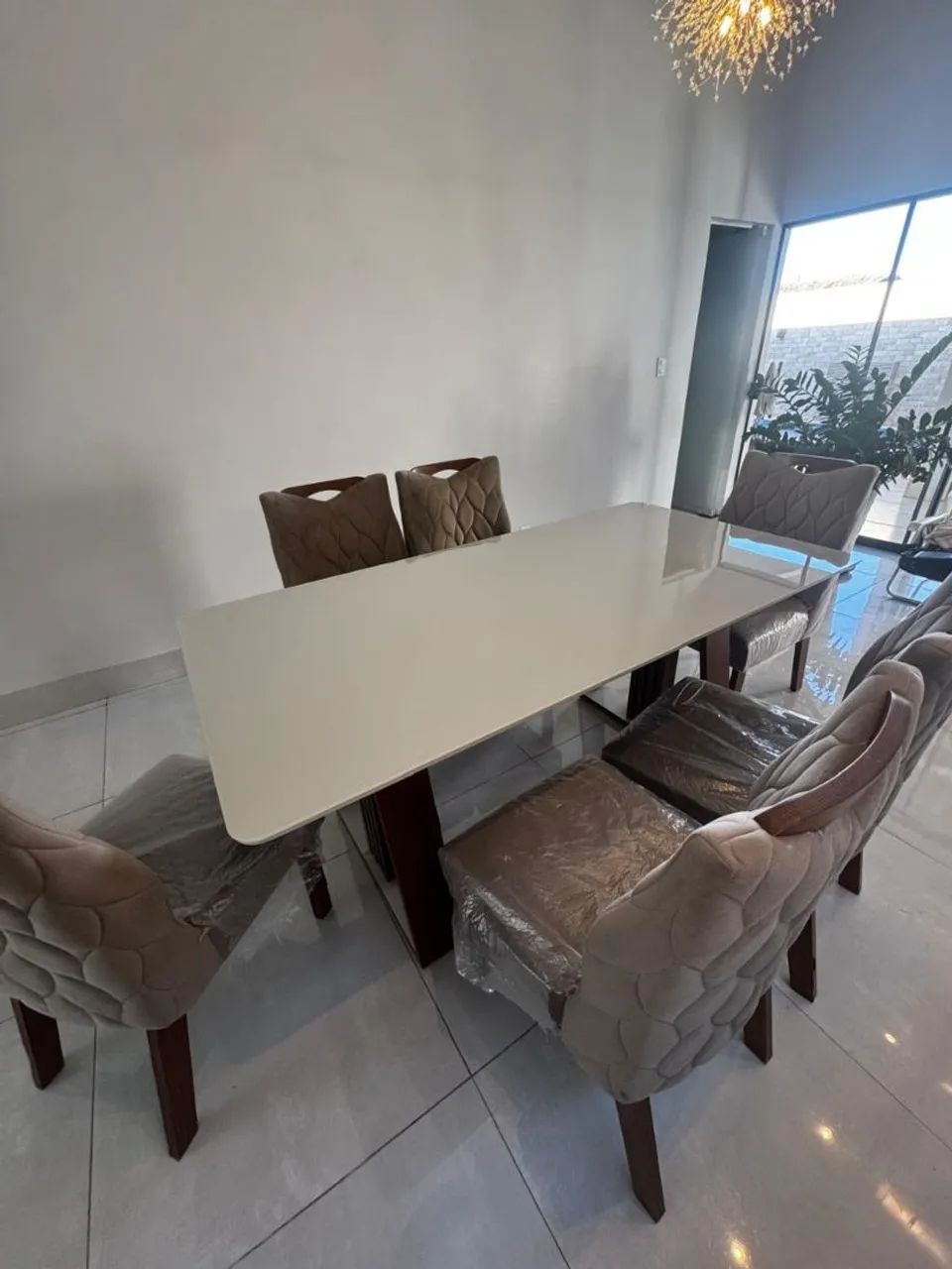 Mesa com 6 cadeiras ainda no plástico  - Foto 4