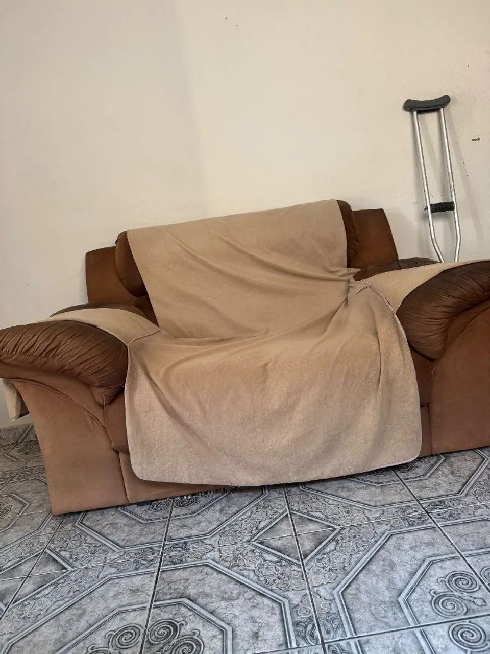 2 SOFÁS  (2 lugares e 3 lugares) - PRA SAIR RÁPIDO - zerado, so precisa de uma lavagem - Foto 3