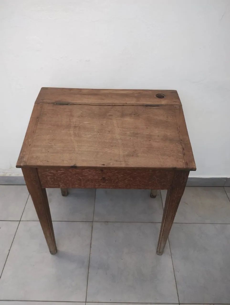 Escrivaninha de madeira