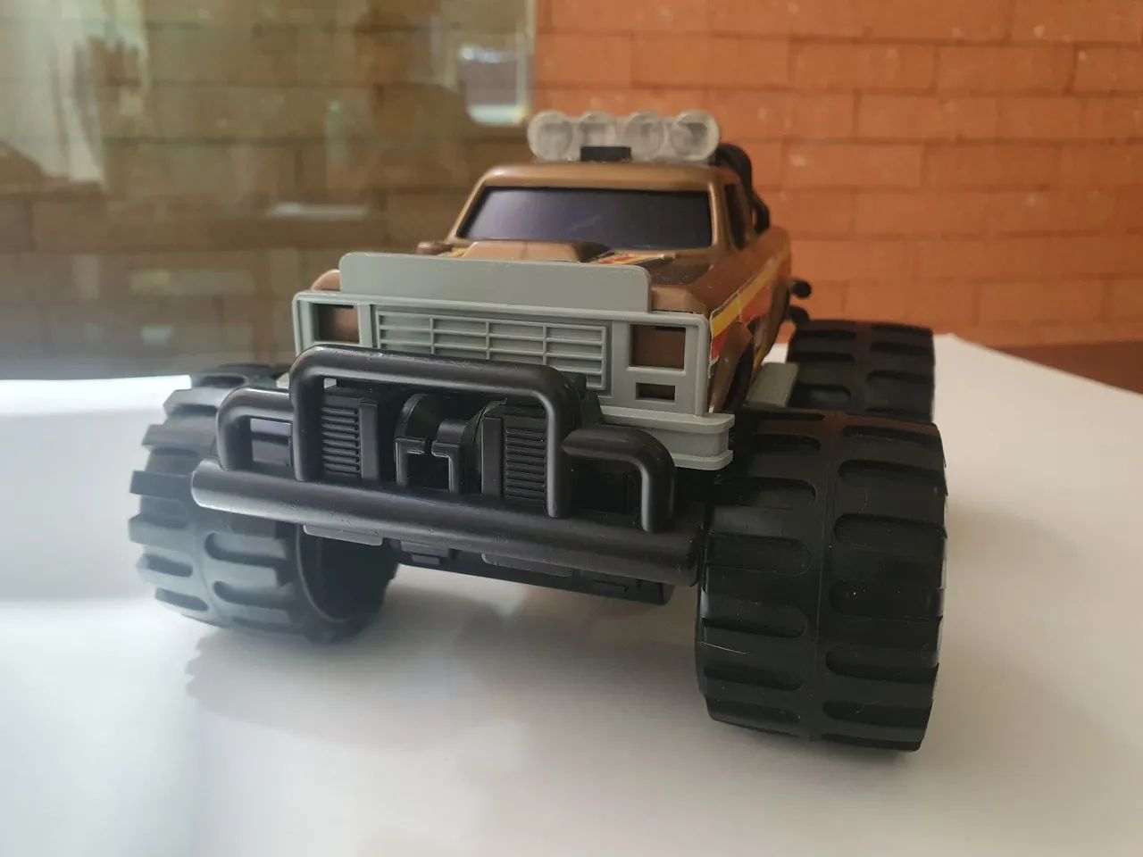 Brinquedo monster machine duro na queda - Foto 3