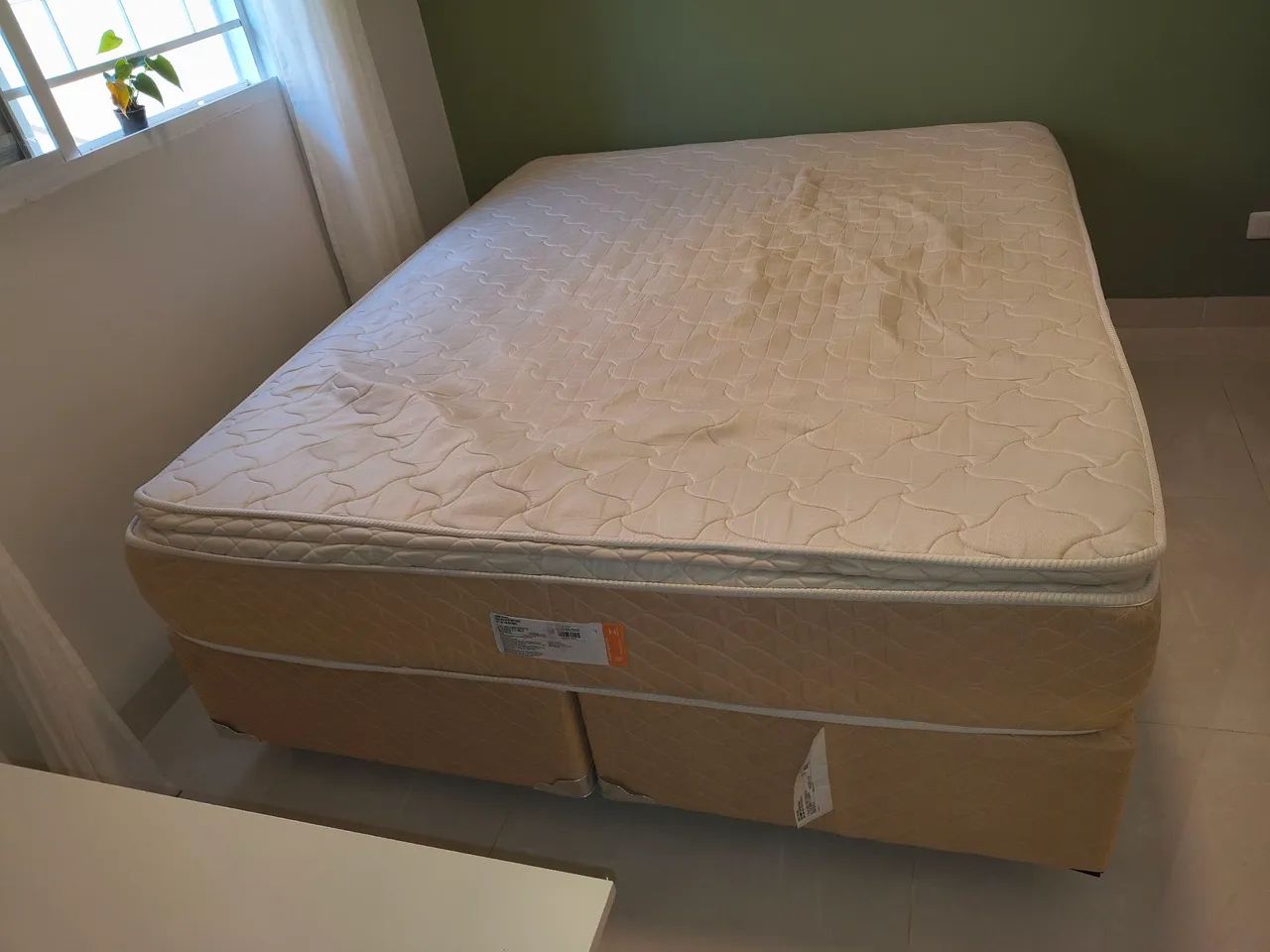 Cama Casal Queen