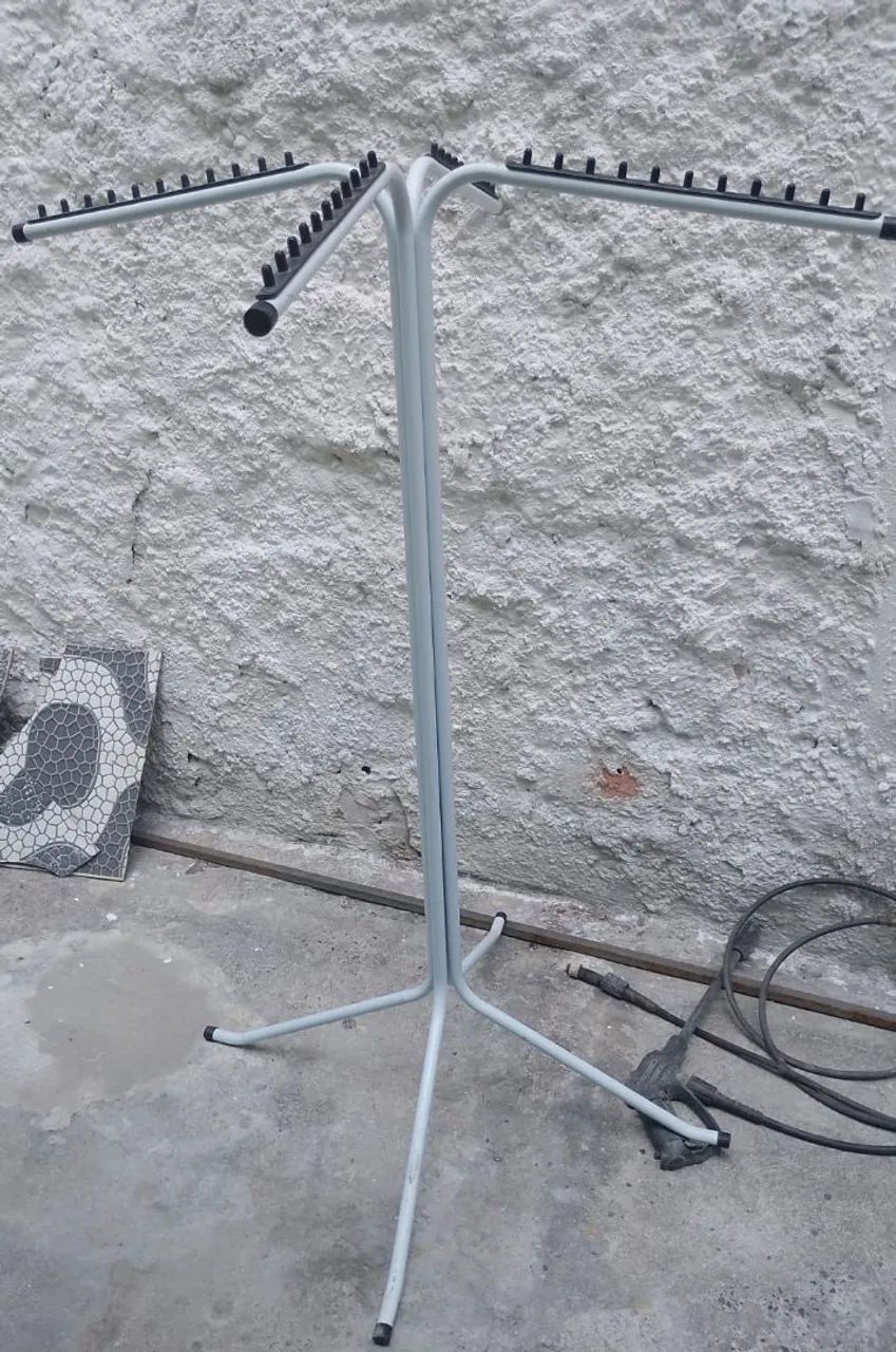 Arara de chão 