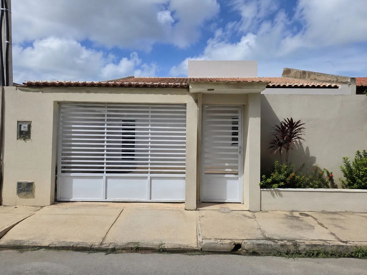 Casa pra ser vendida no PICI