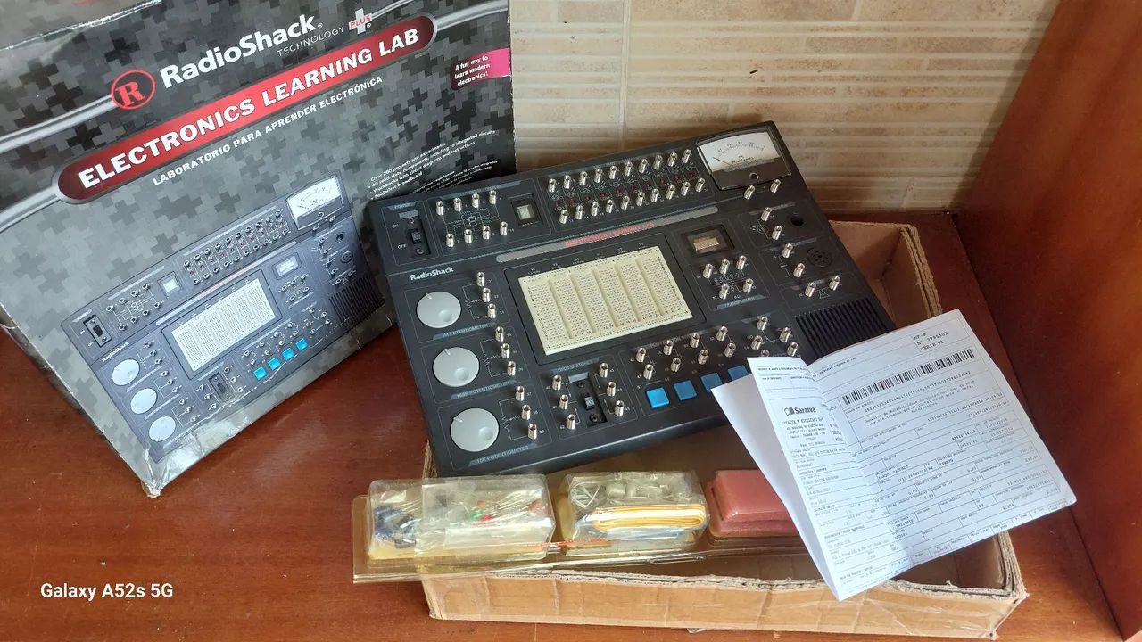 Laboratório eletrônico Radio Shack
