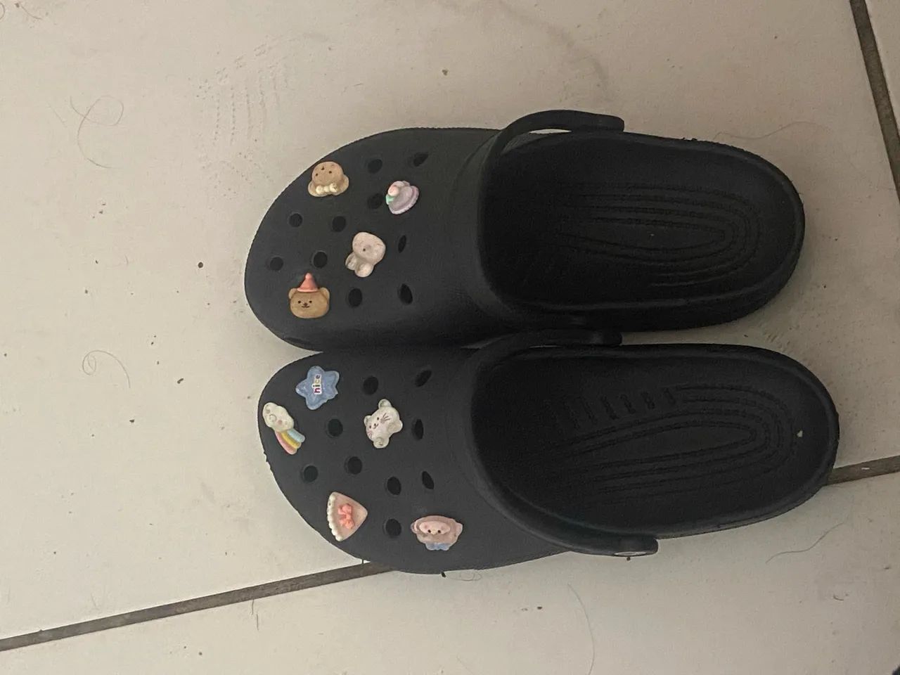 CROCS COM PINGENTE