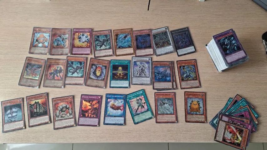 200 cartas de Yugioh | 50 com raridade - Foto 2