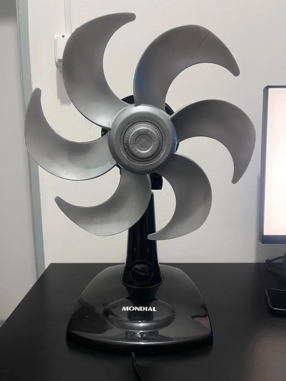 Ventilador Mondial - Queimado