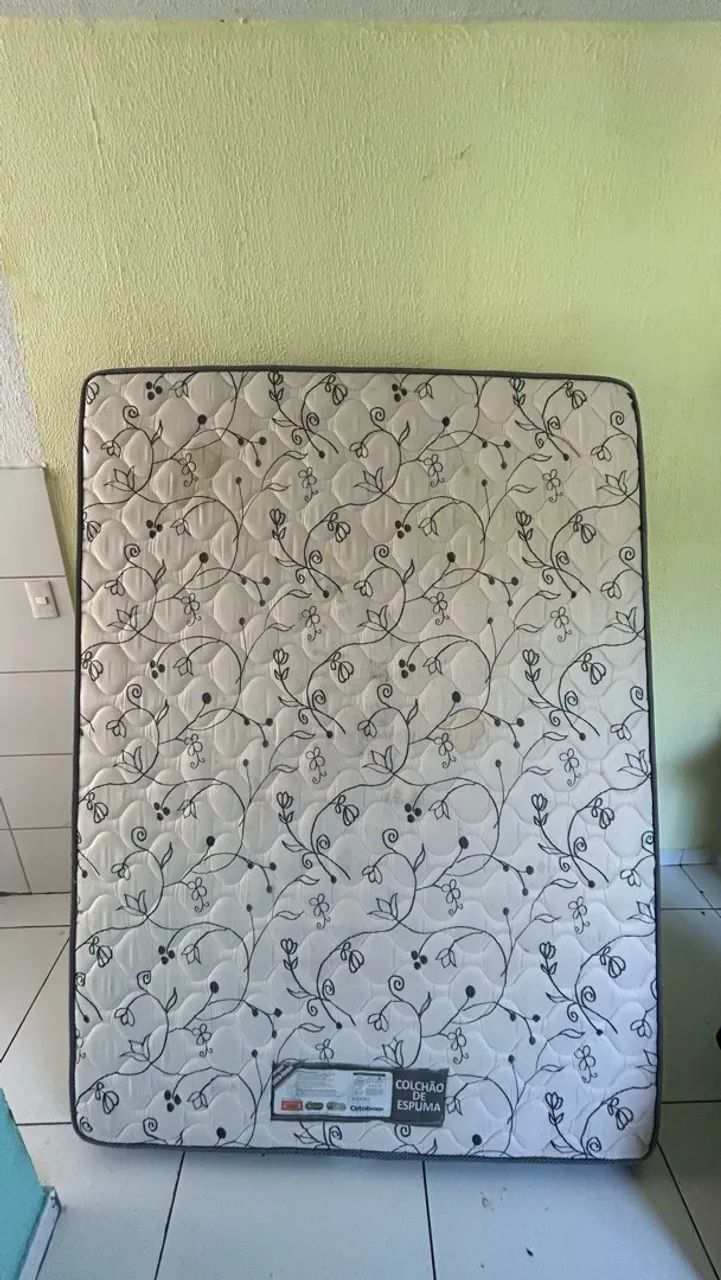 Colchão com marcas de gato  - Foto 2