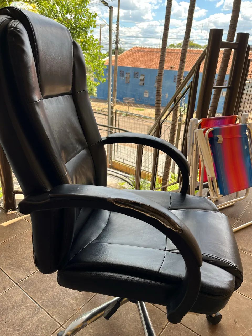 Cadeira de Escritório Presidente - Base Cromada (Oportunidade) - Foto 3