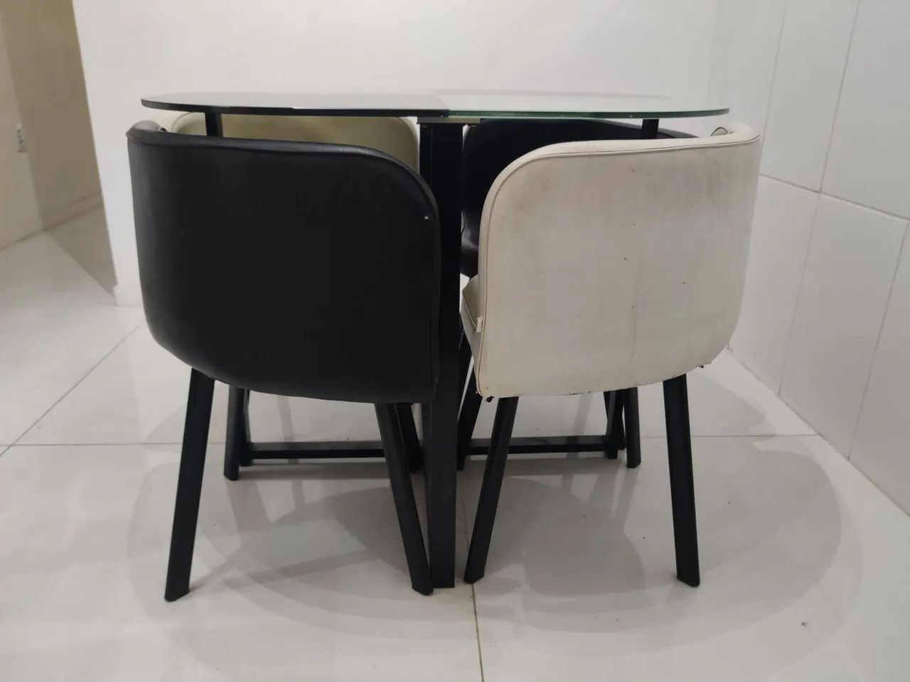 Mesa de Vidro Temperado Quadrada + 4 cadeiras  - Foto 3