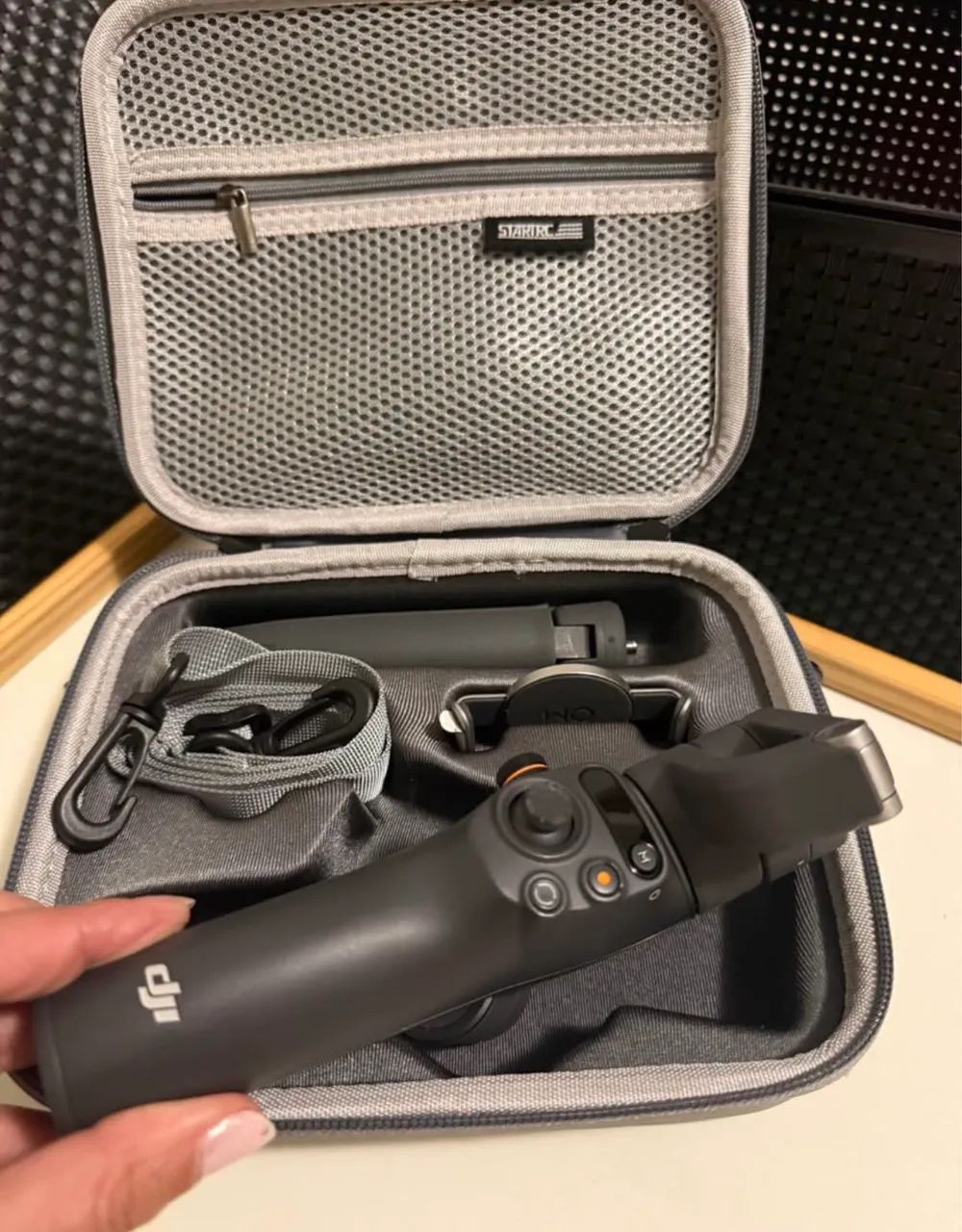 DJI- Gimbal 6 + Case + tripé + iluminação  - Foto 5