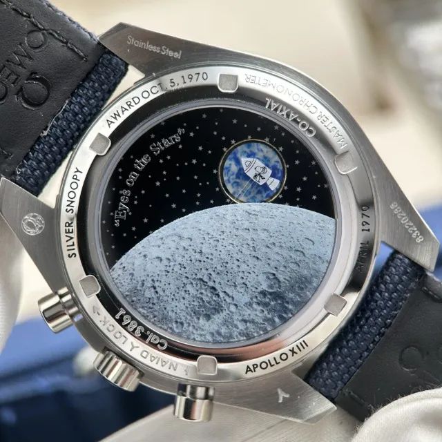 Relógio Omega Speedmaster Silver Snoopy 50th Anniversary, 42