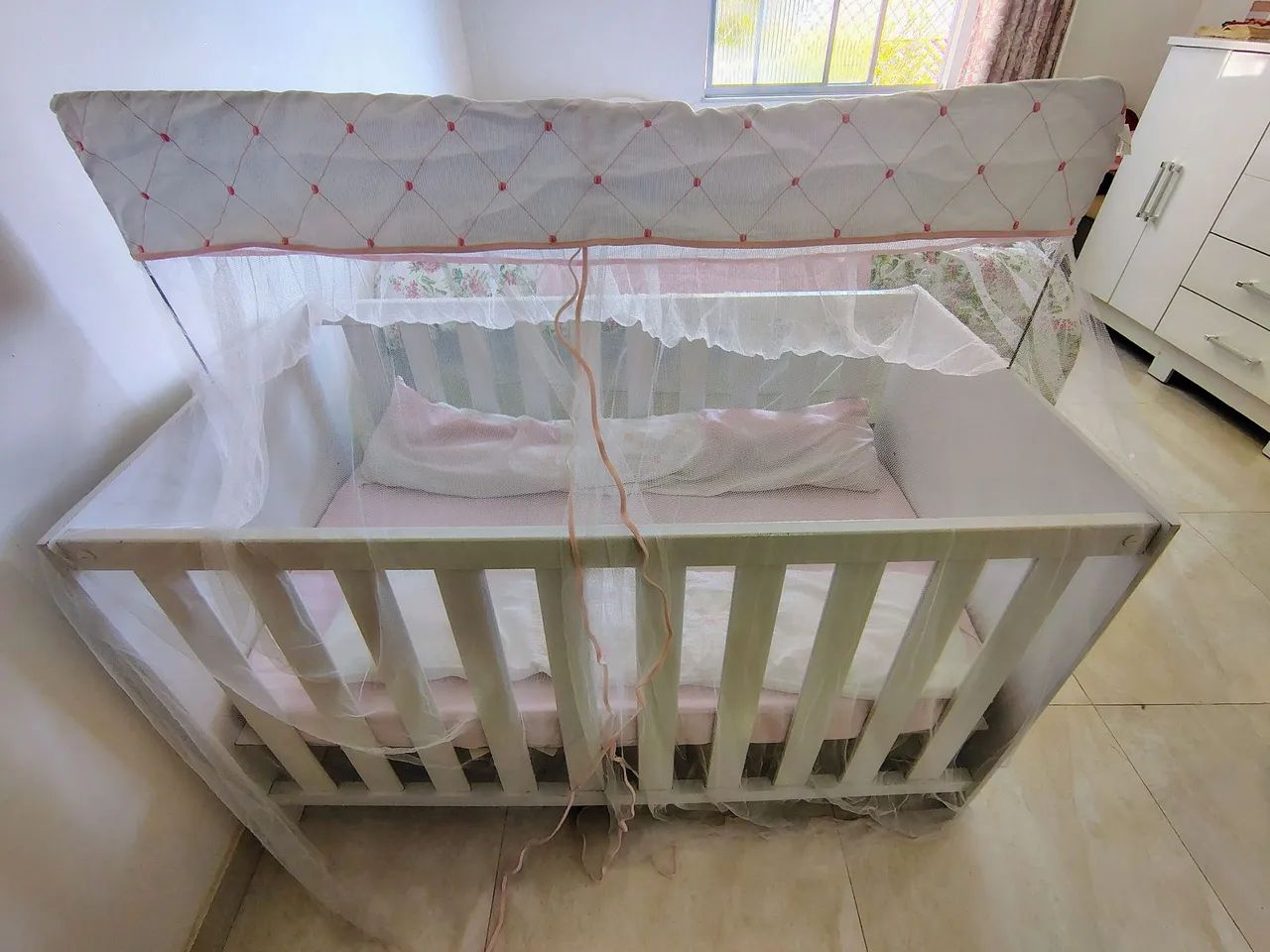 Kit berço americano branco, com decoração rosa. - Foto 5