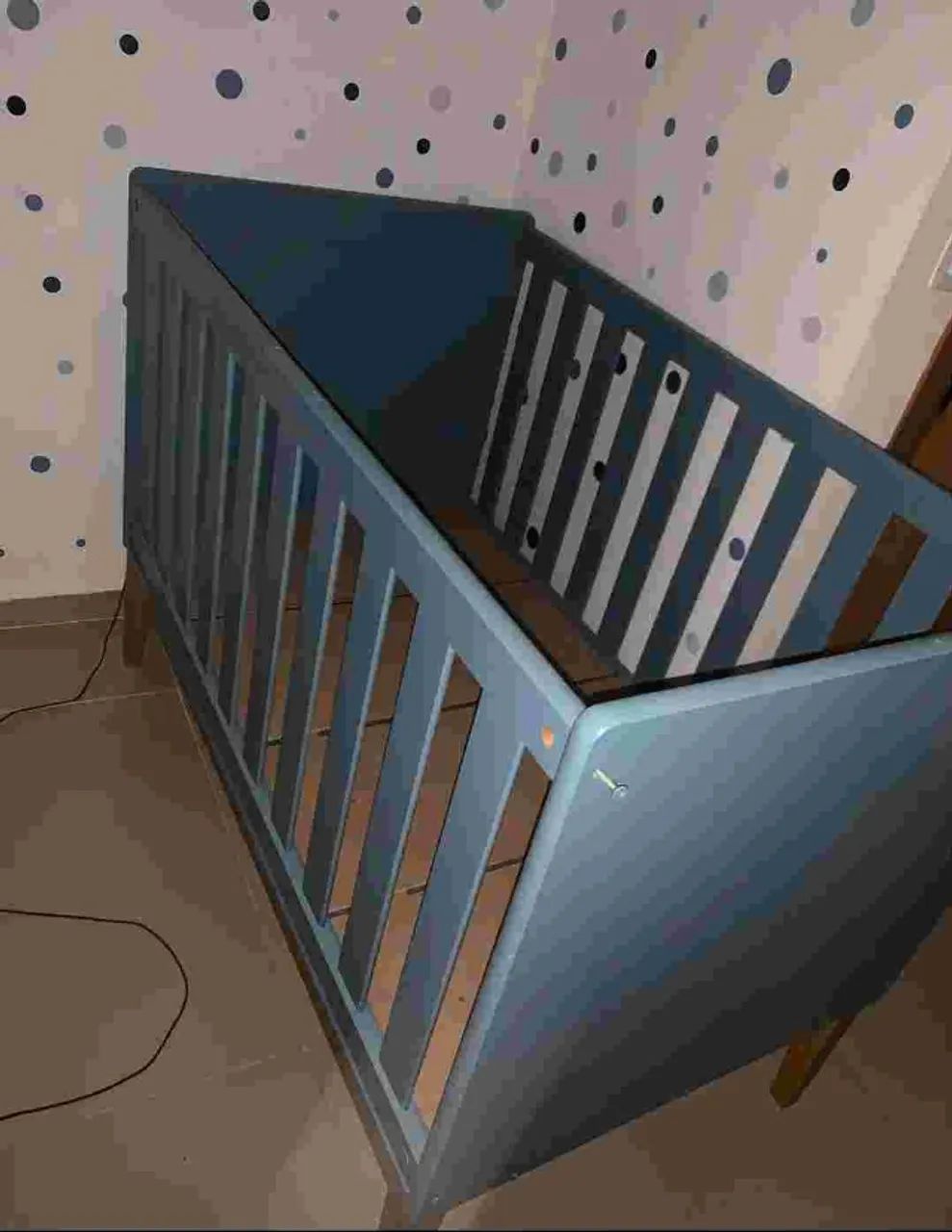 Berço azul com rodinhas grande - Foto 3