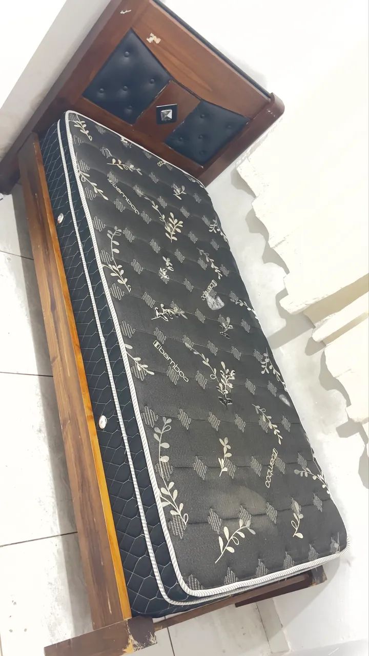 CAMA SOLTEIRO + COLCHÃO TOP ! ( duas camas + colchão ) $800 cada uma !
