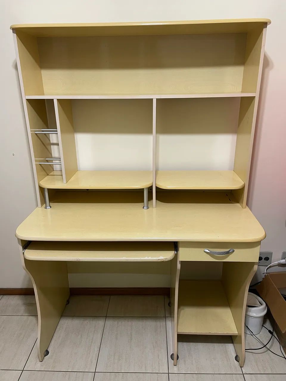 Escrivaninha com Estante Superior