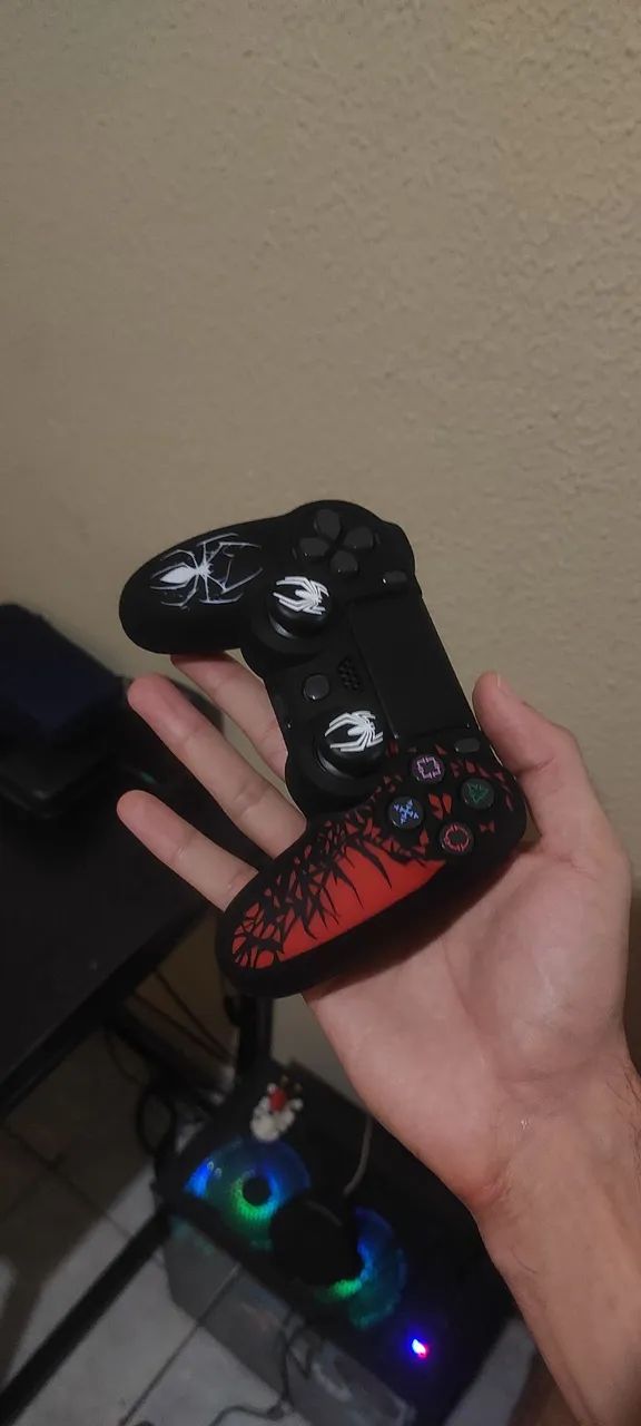 Controle ps4 genérico + capa silicone Marvels Spiderman 2 - Foto 3