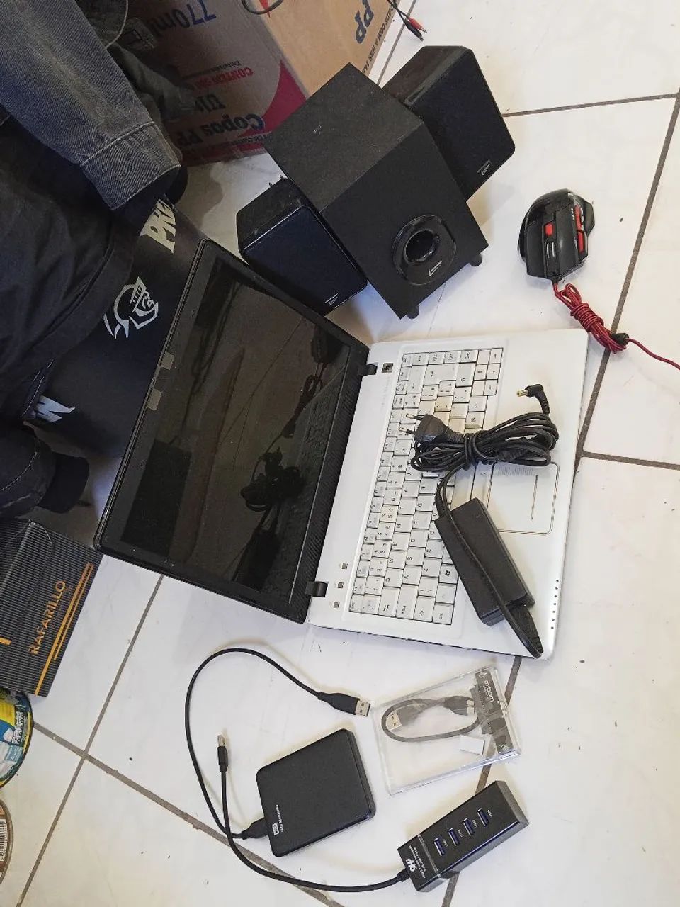 Notebook Positivo Premium e acessórios