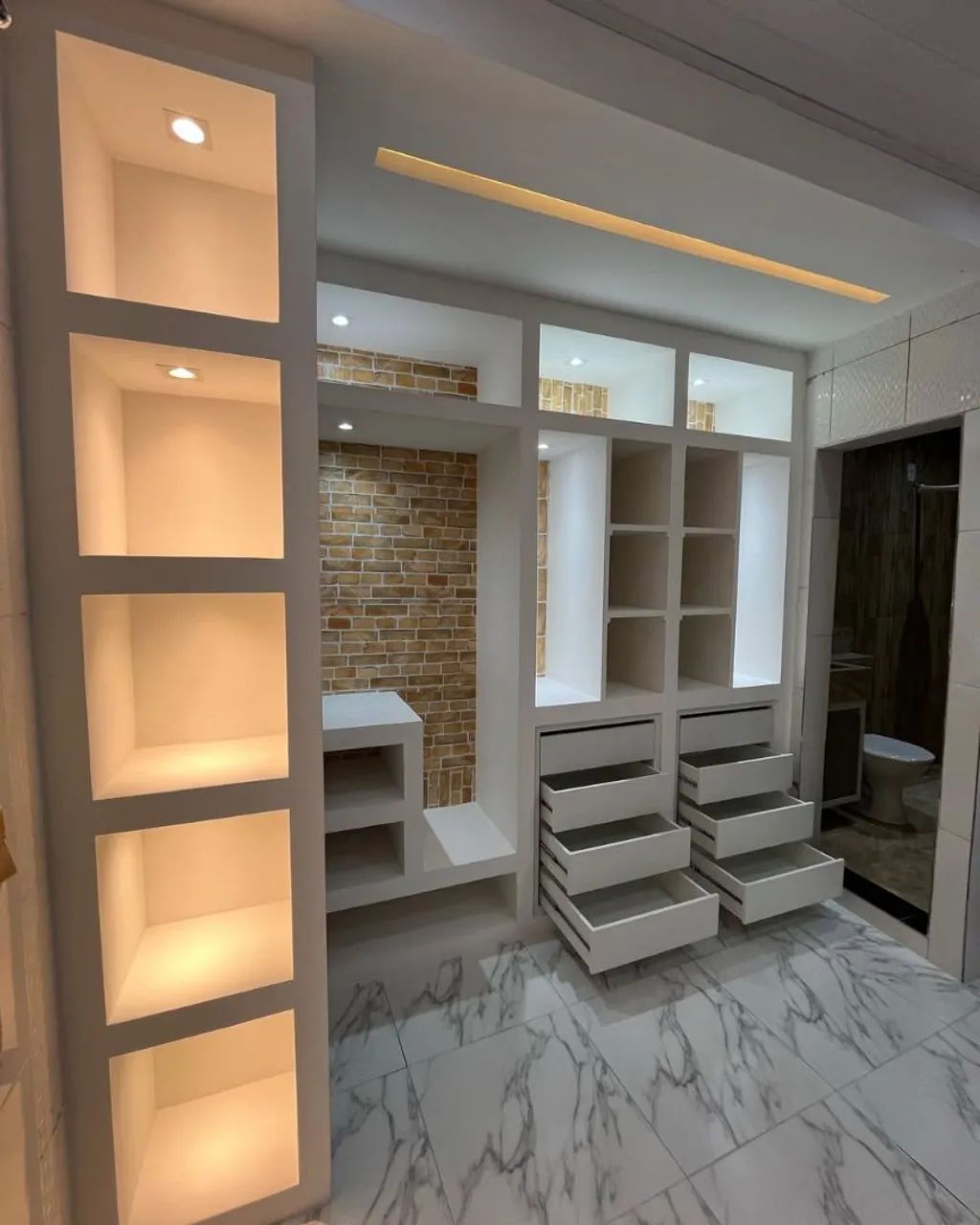 Plasterboard walk-in closet
