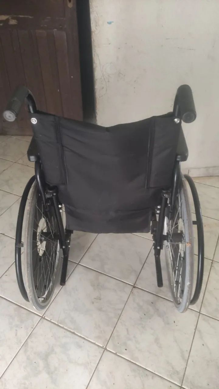 Cadeira de rodas nova - Foto 2