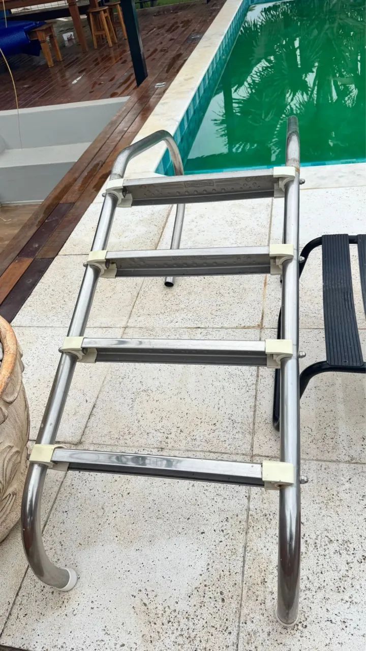 Escada de piscina 
