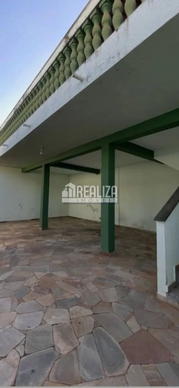 Casa com Piscina e Churrasqueira no CENTRO de Rifaina - Foto 3
