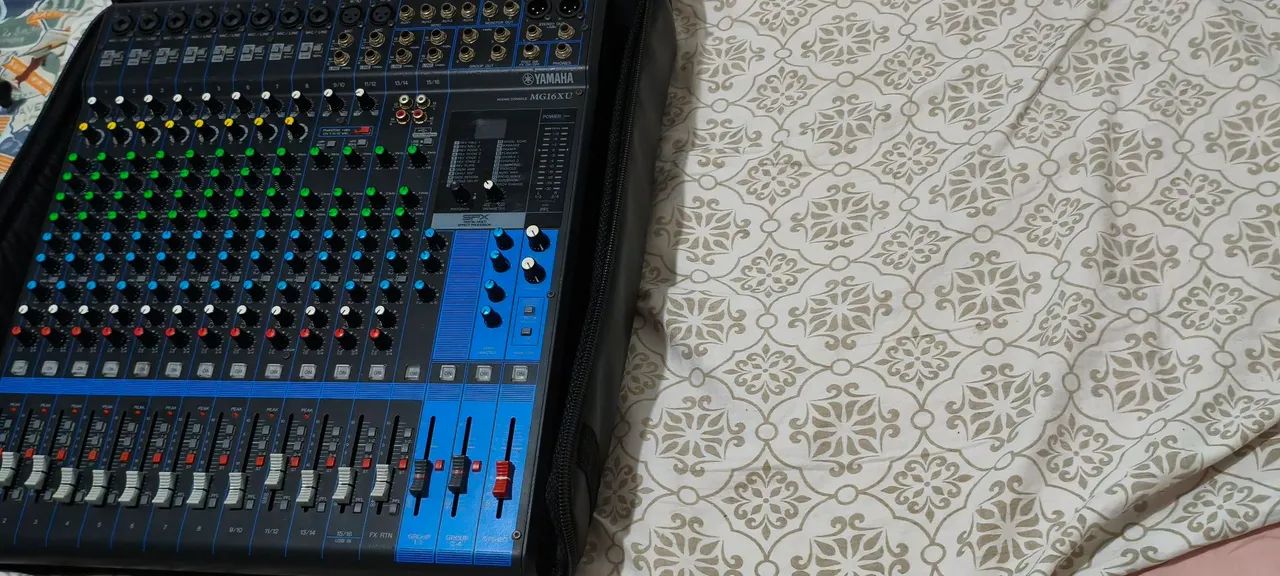 MESA YAMAHA ORIGINAL 16 CANAIS ANÁLOGICA BIVOLT  COM EFEITOS + CASE - Foto 5