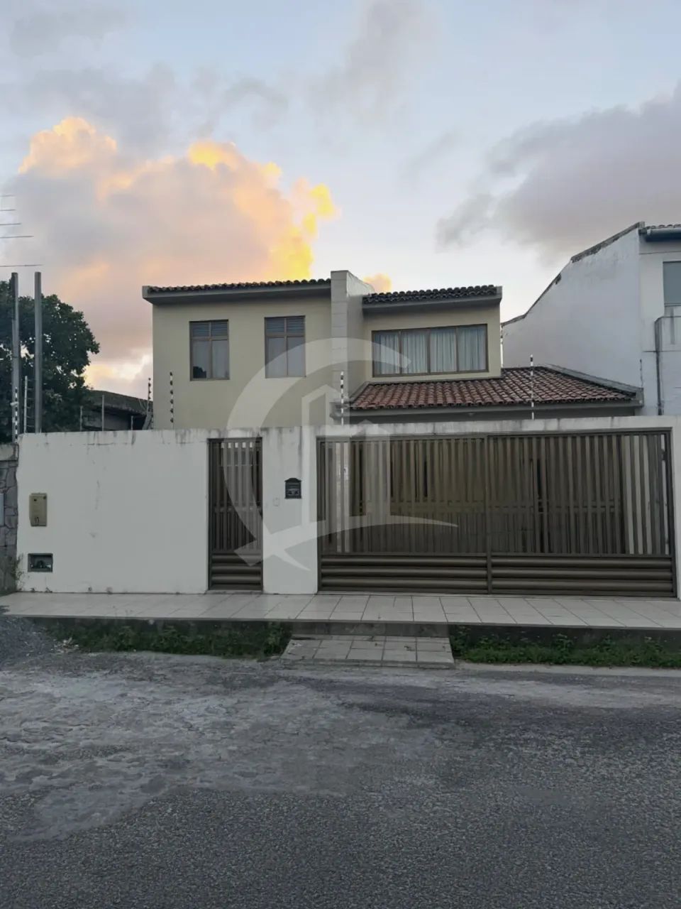 Casa à Venda no Cirurgia | 3 Suítes, 4 Varandas e 2 Vagas