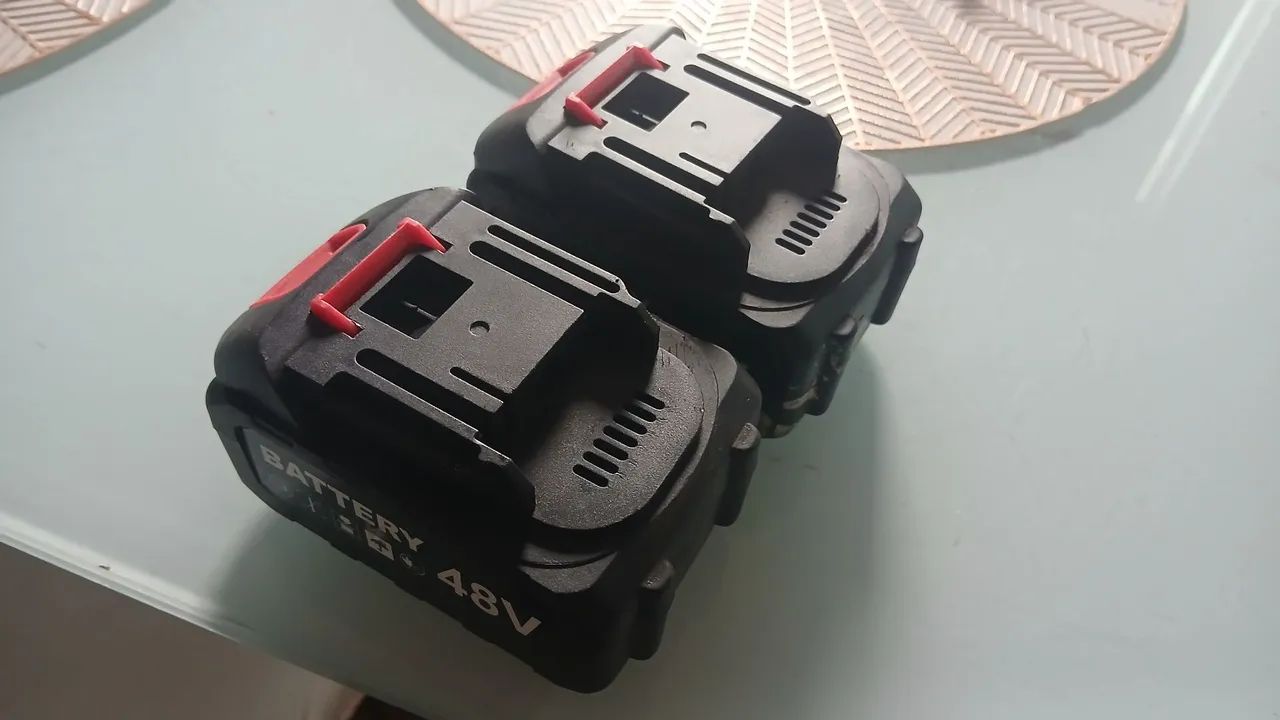 Bateria p parafuzadeira e outra 48v