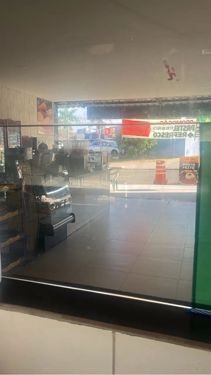 Vende se um ponto de pastelaria 