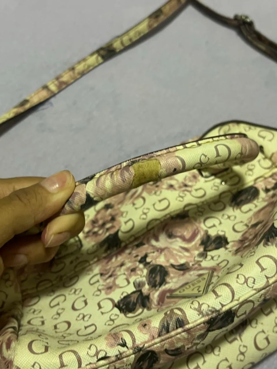 Bolsa Guess Transversal Cinza Floral Original - Foto 4