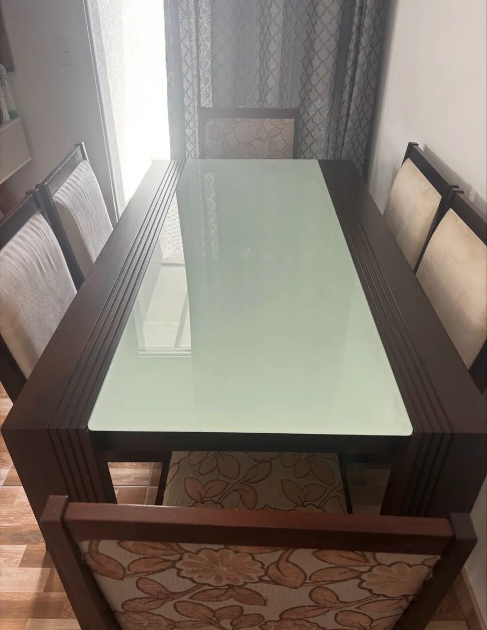 Mesa de Jantar 6 Lugares com Tampo de Vidro - Excelente Estado - Foto 2