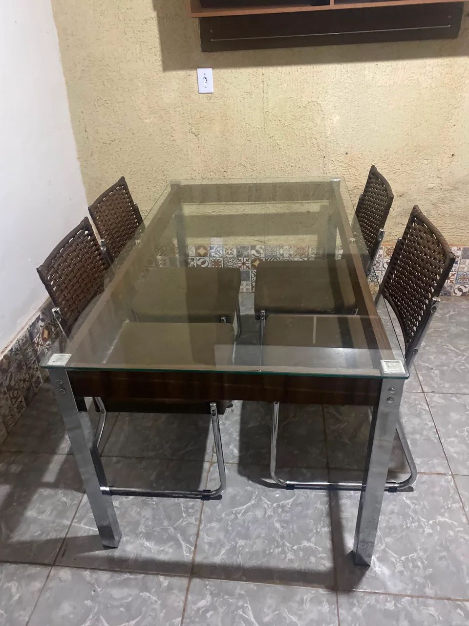 Vendo mesa de vidro super conservada 