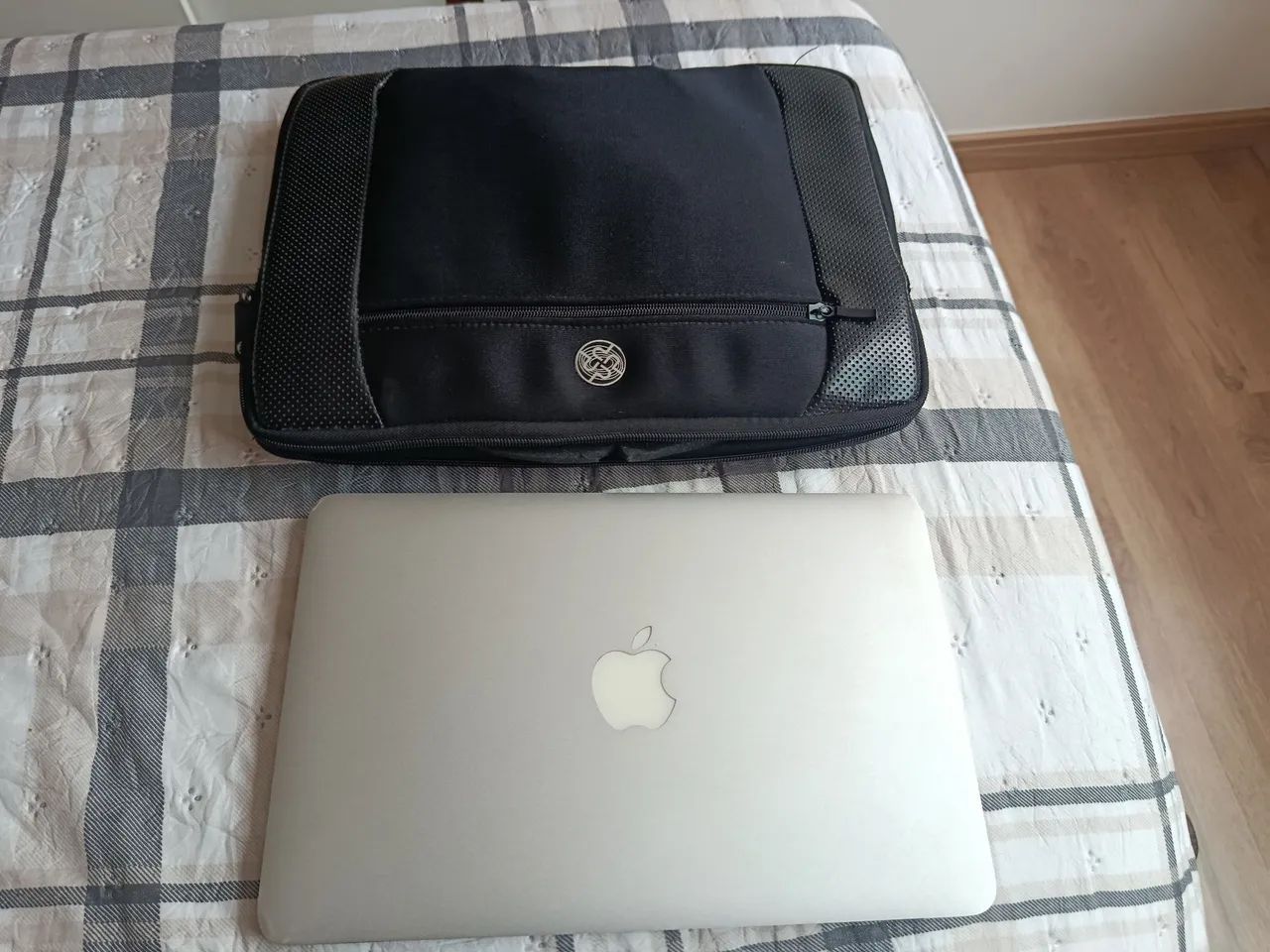 EXCELENTE MACBOOK AIR 11" - POUCO USADO