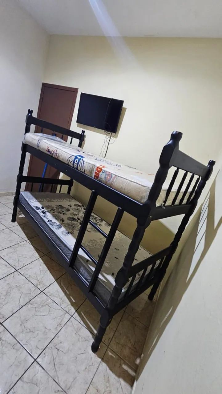 Vendo Beliche usada com Colchão. 