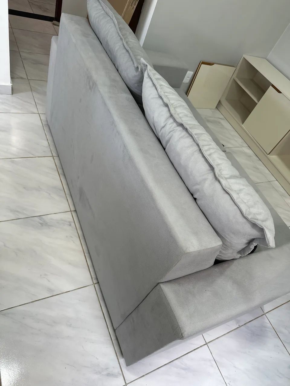 Sofá retrátil cinza claro com 1,70m - Foto 2