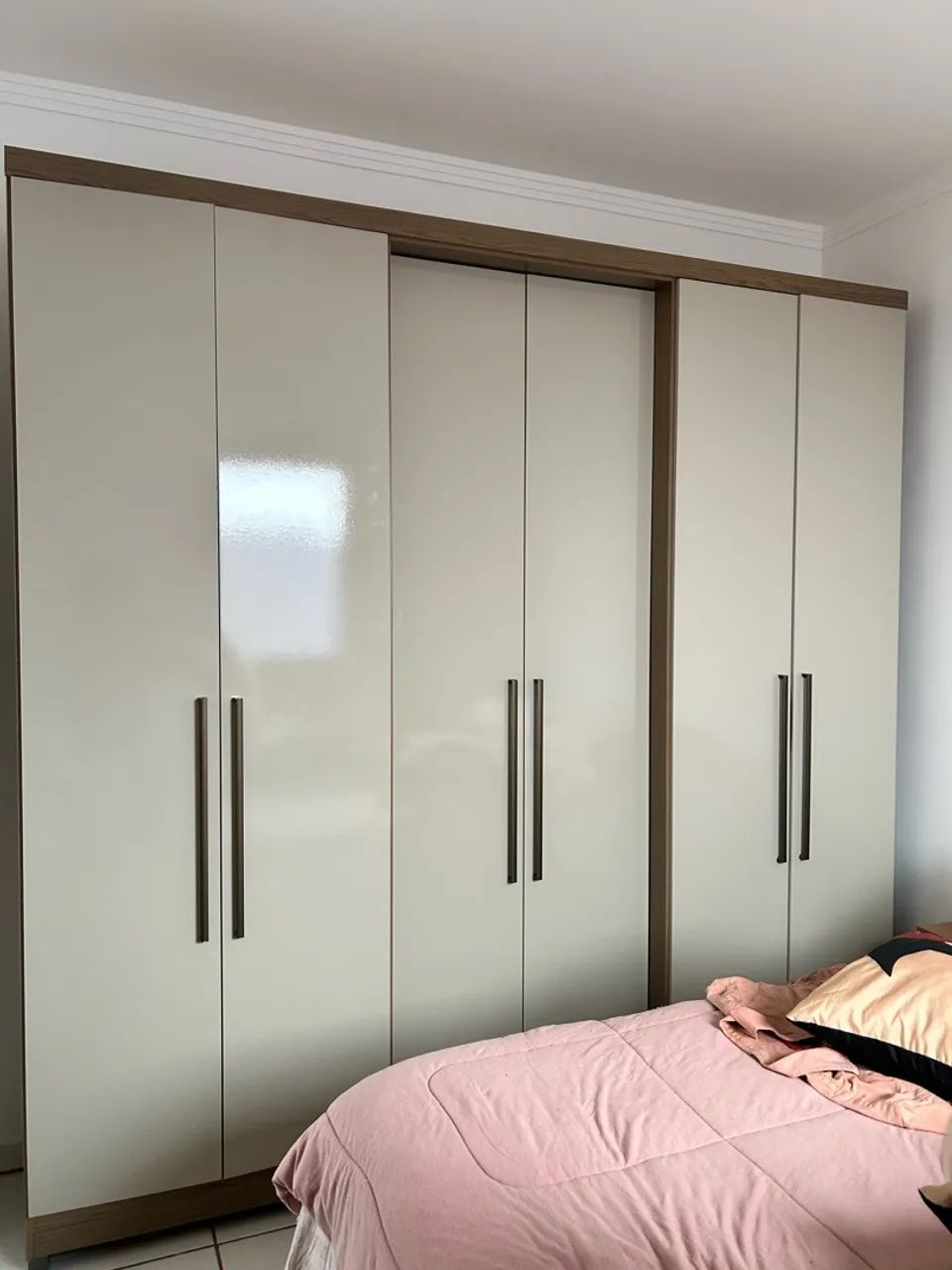 Guarda roupa 6 portas e 4 gavetas