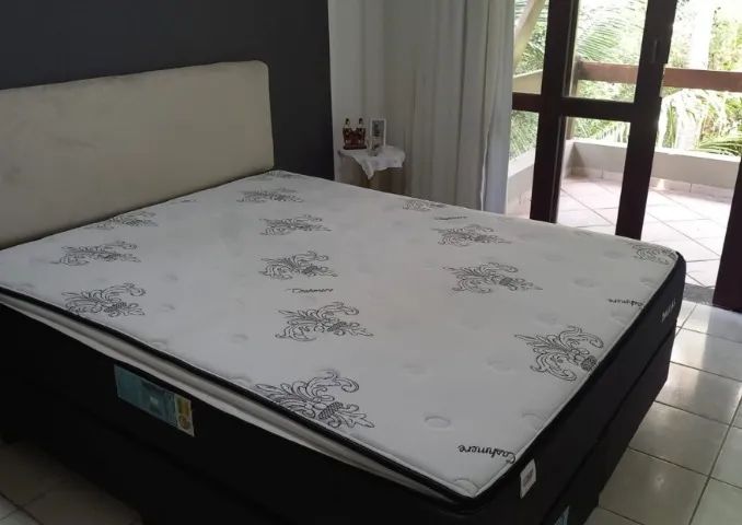 Cama box, fab. Plumatex, mod. Dallas, mola ensacada, ótima peça.