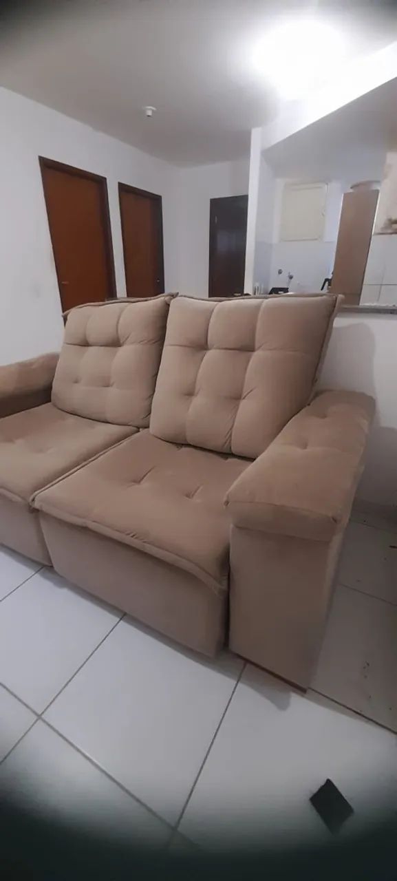 Sofá Pillow braços acolchoados 