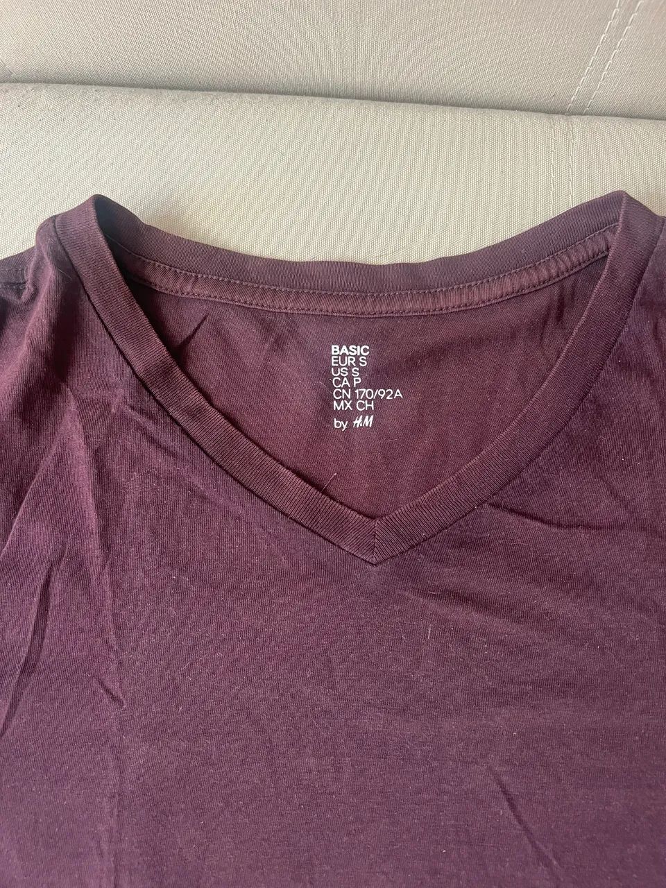 Camisa cor tinto H&M tamanho S algumas manchas  - Foto 2