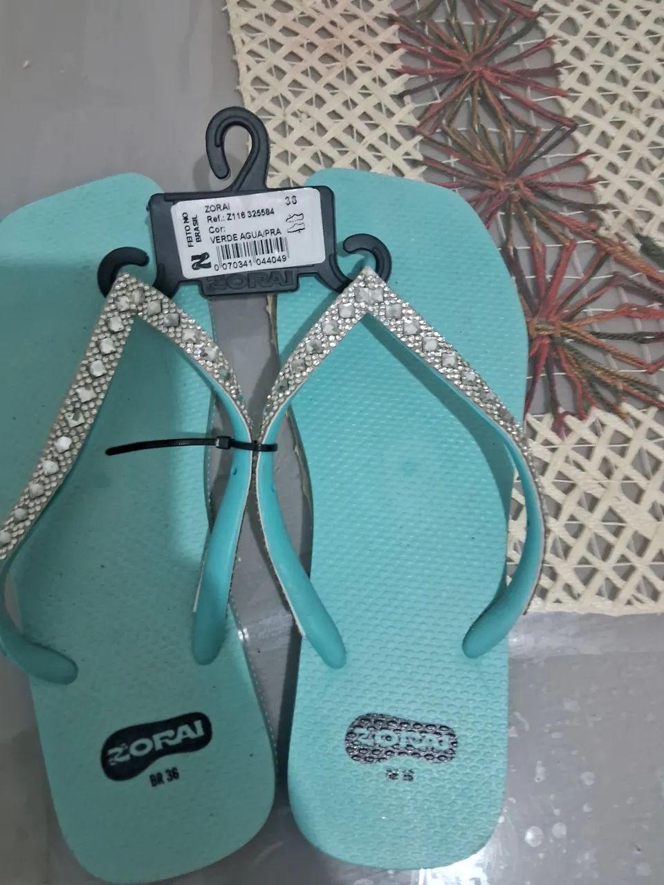 Troco ou vendo Chinelo novo com strass 36 - Foto 3