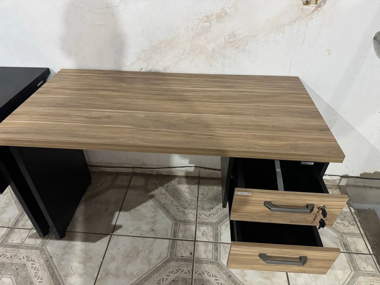 Escrivania com 2 gavetas  - Foto 3