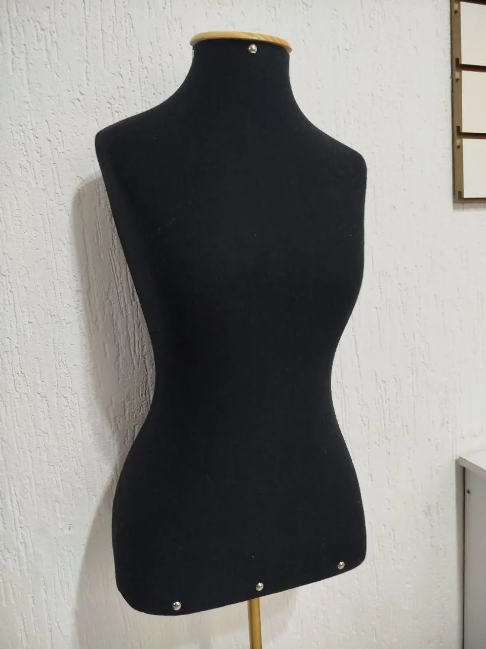 Manequim busto feminino com pedestal - Foto 3