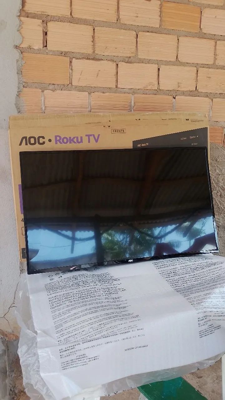 Vendo TV nova com o display quebrado para tira peças 