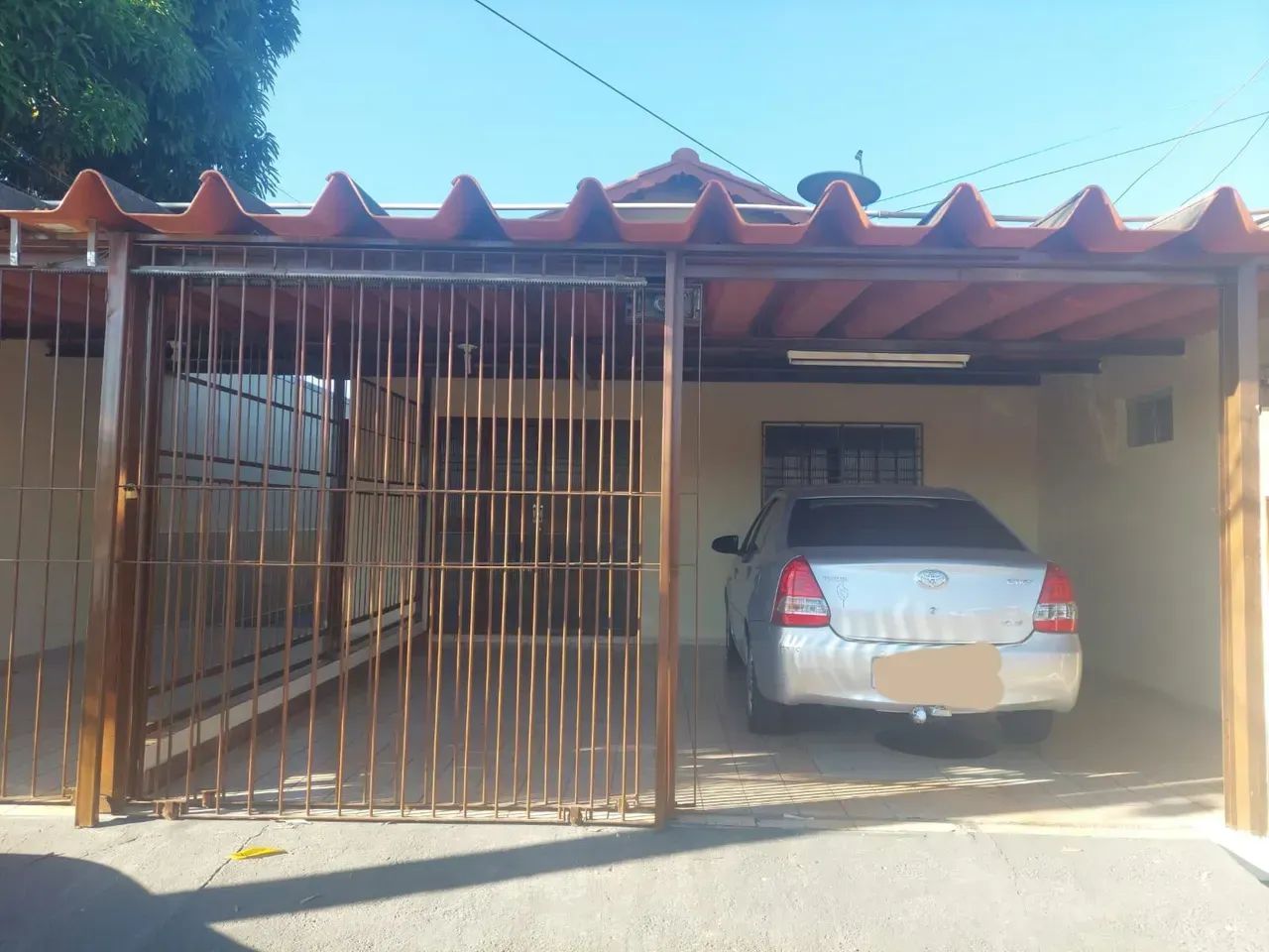 Alugo Casa | 4 Quartos | Setor Cidade Jardim