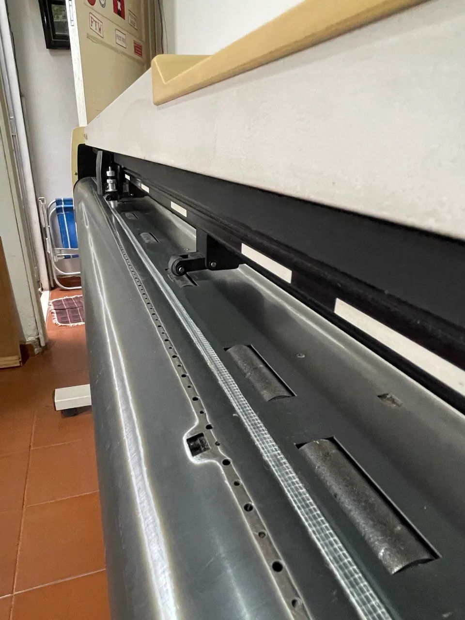 Adhesive Cutting Plotter422992343184199683